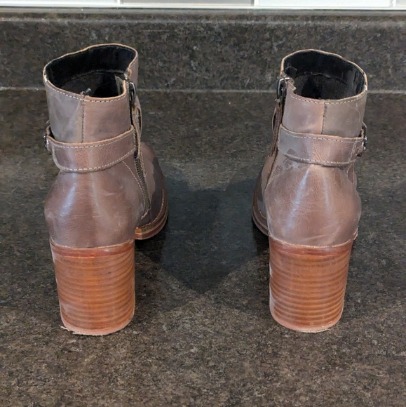 Size 38 (US 7.5) J Shoes leather ankle boots - Picture 4 of 10